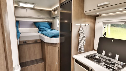 JustCamper  – NEW MY2026 Carado 328 semi-integrated Automatic 2 - 5 pers. 