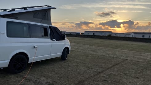 Shelly – 4 berth Volkswagen T5 campervan 