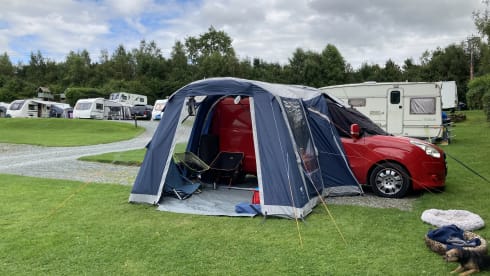 lil Red – Perfect little camper for a couple getaway, professionally converted