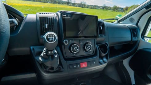 enjoycamper2 – KNAUS VAN TI 650 MEG PARTIALLY INTEGRATED TOP EQUIPMENT IDEAL FOR COUPLES