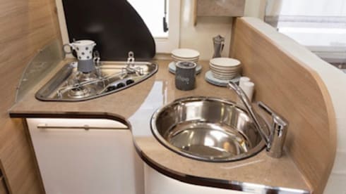 Luxurious Elnagh T-loft 591, diesel engine 150 hp, manual, driving license B