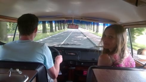 Lady Orange – Volkswagen Camperbus from 1974 (4 pers)