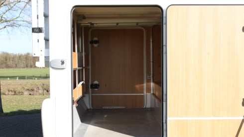 Super Brig 677 TC – Spacious Super Brig 677 TC with 6 berths and XXL garage!
