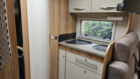 Flash – Chausson Flash 10 with electronic drop down bed