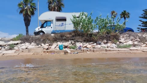 Mycamper – 6-seater attic camper with air conditioning