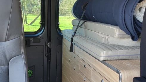 Buszz – Hymer RIo '14, 4 seater/2 bedroom. Compact, surprisingly spacious