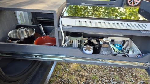 Molly – Electric Campervan Kia PV 5. 2-person