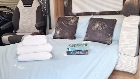Bateau semi-intégré Swift 6 couchages de 2018