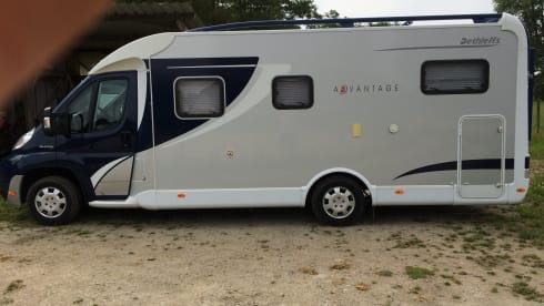 Luxurious Dethleffs 2-3 Pers Semi Integral Advantage