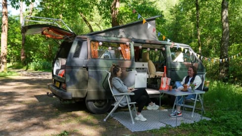 Campouflage  – 2p Volkswagen campervan from 1985