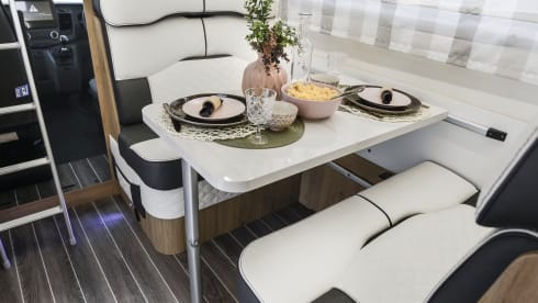 Glen – New 2026 Roller Team 6 berth off-grid Motorhome