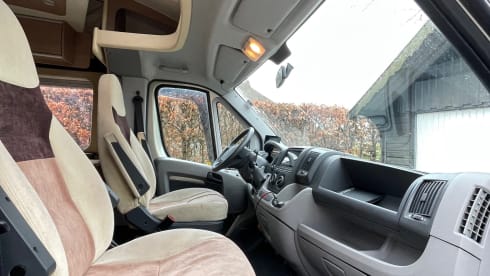 Luxury 4 pers. with fixed French bed and a pull-down bed