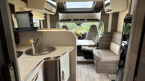 Xplore Muiden – Brand New Luxury Ford McLouis 473! Automatic, 5p, large garage!