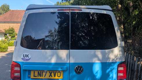 Colin – VW campervan, pop-top 4 berth