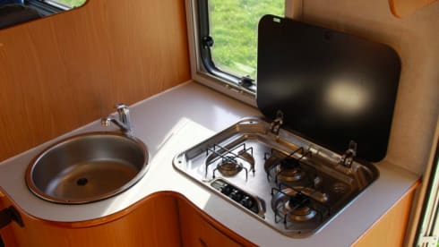 Blucamp Sky 400 - Cozy family camper with 7 places to sleep!