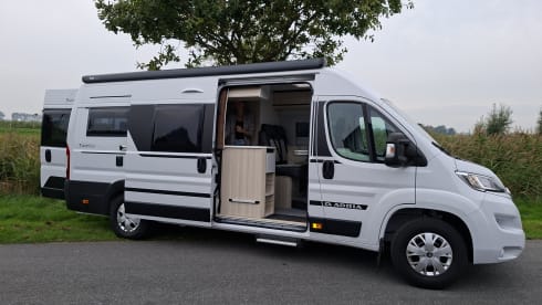 Camp Adventure –  Adria Twin mit zwei Einzelbetten und komplett ausgestattet