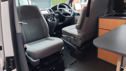athena – Camper Volkswagen con tetto apribile a 4 posti letto del 2004