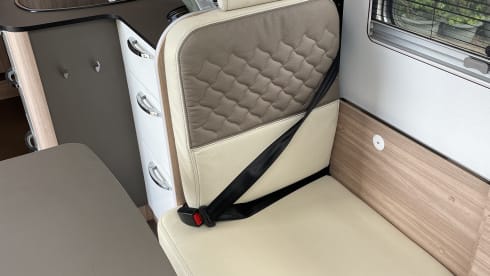 Burstner Lxeo 736 4-person
