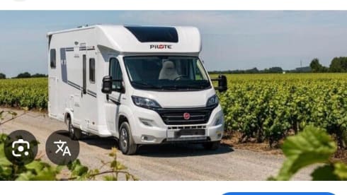 Wunderschöner Pilote 696 D , mit Großem Bad im Heck