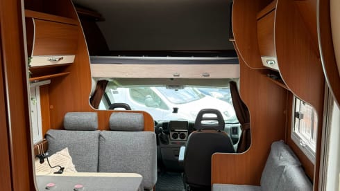 6 zitplaatsen 6 slaaplaatsen Fiat alcove uit 2011