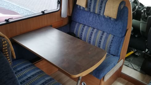 Beautiful 6-person camper, fully equipped, dogs allowed