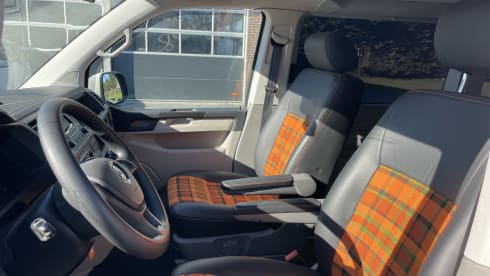 Aloha beach camper Orange – VW T6 Automatic