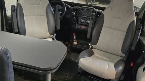 Offgrid Jumper  – 2p Sun Living bus from 2021