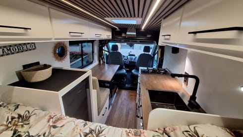 Spacious, modern and complete Off-Grid 2P Campervan