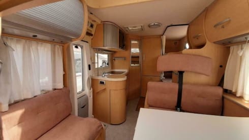 Camper 5 – Camper 5 - Fiat Ducato - The ideal family Camper with 2 Bunk beds.