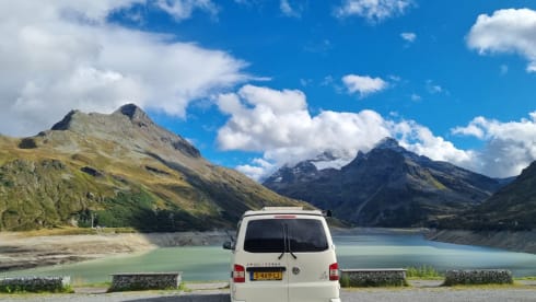 Liv – 2p Volkswagen campervan uit 2009