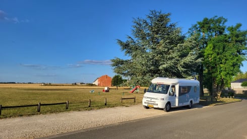 Fien – 4p Dethleffs semi-integrated from 2002