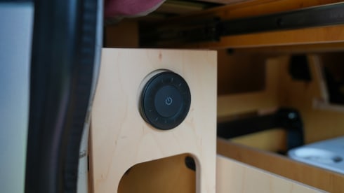 Amigo – 4p Volkswagen bus from 2016