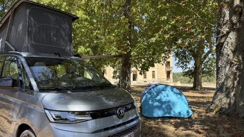 Camper Volkswagen per 4 persone, modello 2026.