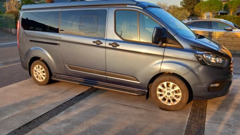 César – 4p Ford campervan from 2024