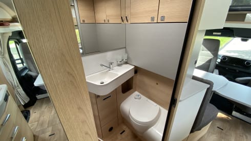 Vrijheid op wielen – Powerful luxury Hymer Mercedes camper semi-integrated from 2019