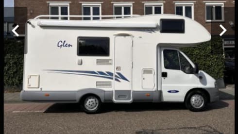 Beautiful spacious 6 person Mclouis family camper (2006)
