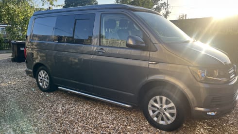 Claude – 4 berth Volkswagen campervan from 2015
