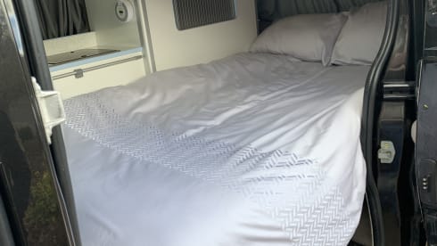 VangelaCampervan – 2 berth Renault Trafic auto campervan close to Edinburgh Airport 