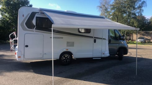 Fully furnished 2p camper Knaus W 2016 with length beds, air conditioning