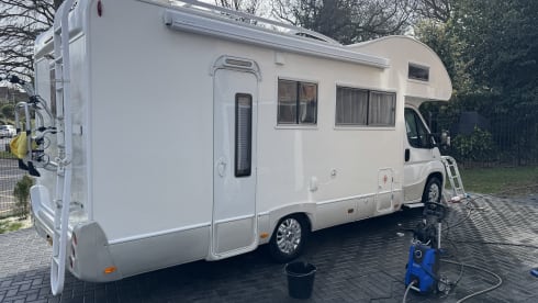 Francesca – 7 berth Fiat alcove from 2010