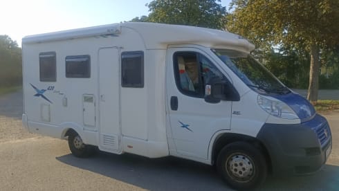 French bed, 130 hp, well-maintained, spacious