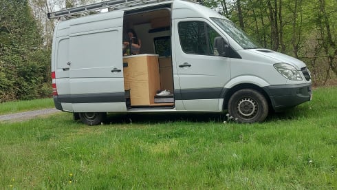 2p Mercedes Sprinter cozy campervan 
