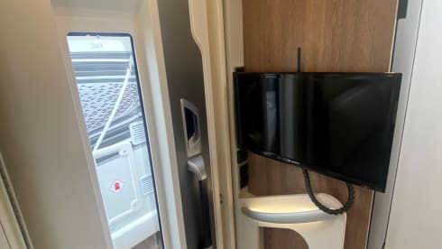 Camilla Camper – Fiat Dethleffs Luxury Motorhome 4 berth 