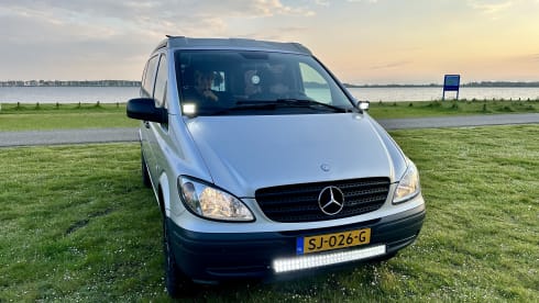 #ExplorerBuzzs – 4 Person MB Vito 4x4 Campervan (2009)