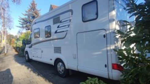 2p Hymer cl 588 semi-integrated from 2014