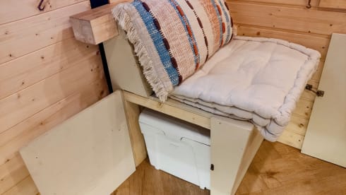 Miss Vanjie – Oriental Gypsy Wagon: Luxury Meets Adventure in Our Off-Grid Camper!