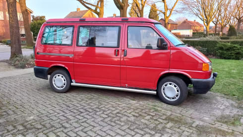 Chilly – 6p Volkswagen Westfalia California campervan from 1992