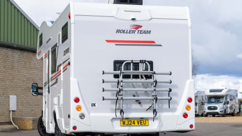VEU – Large 6 Berth Motorhome | Air Conditioned | WiFi | Spacious 