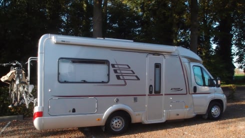 With this sporty camper the journey is the goal.