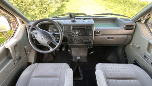 Betty – GoBetty: 2p Volkswagen campervan LWB